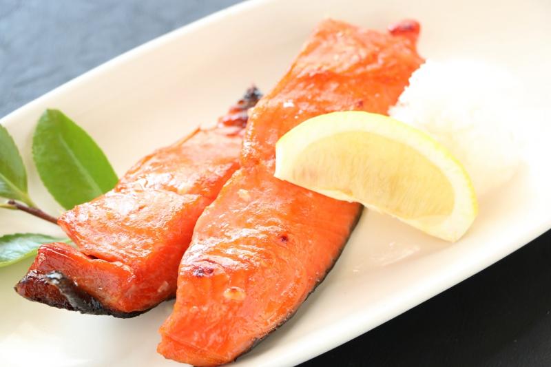 ”送料無料” 中辛塩紅鮭　切身